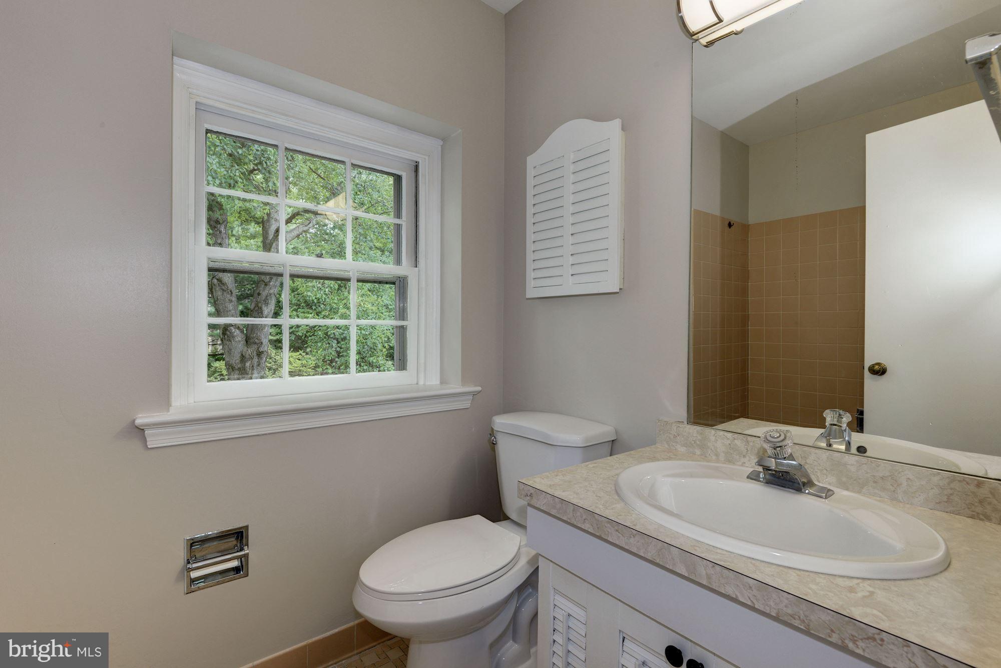 11813 Gregerscroft Road Potomac, MD 20854 - Photo 20 of 30 Bath (Master)