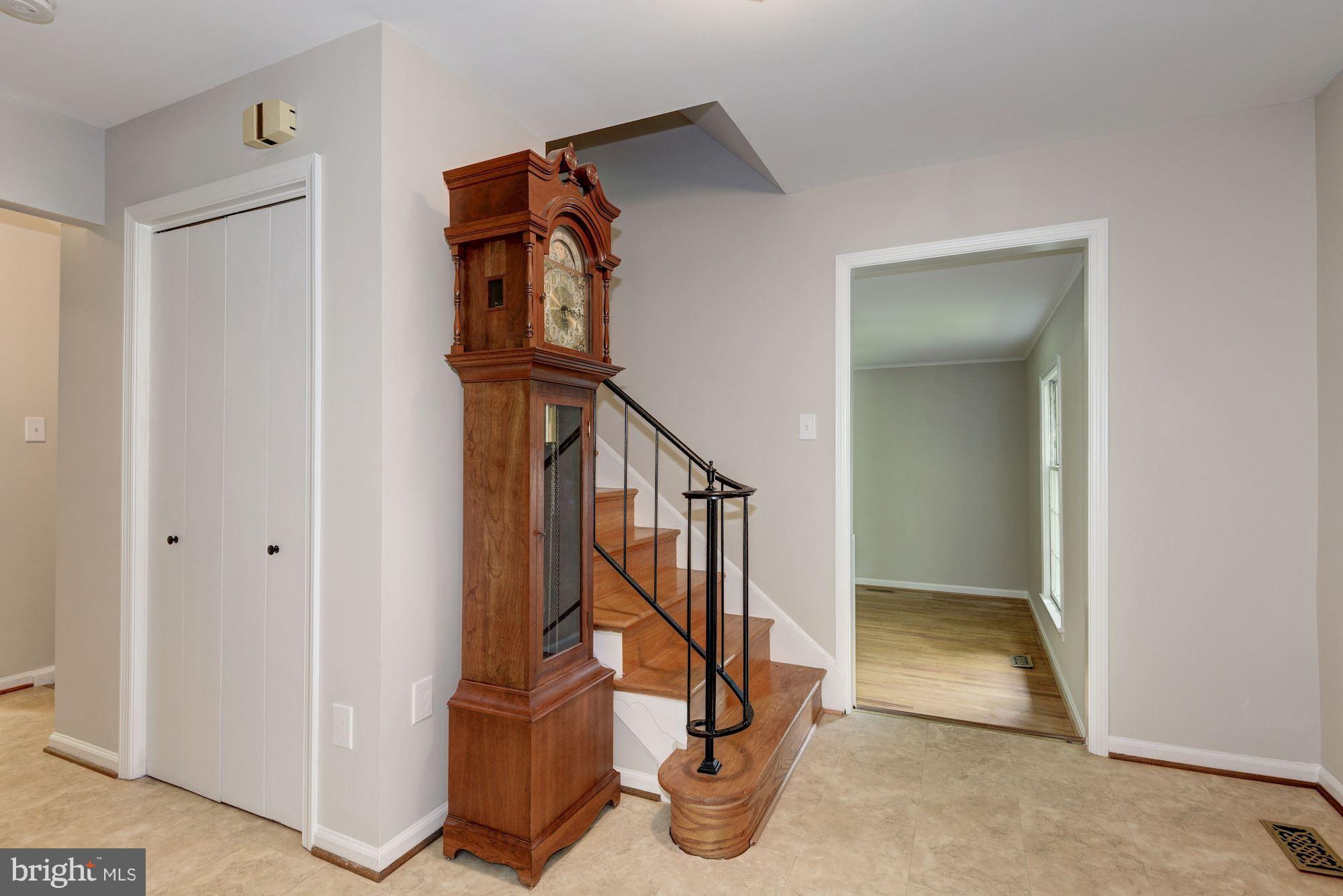 11813 Gregerscroft Road Potomac, MD 20854 - Photo 3 of 30 Interior (General)
