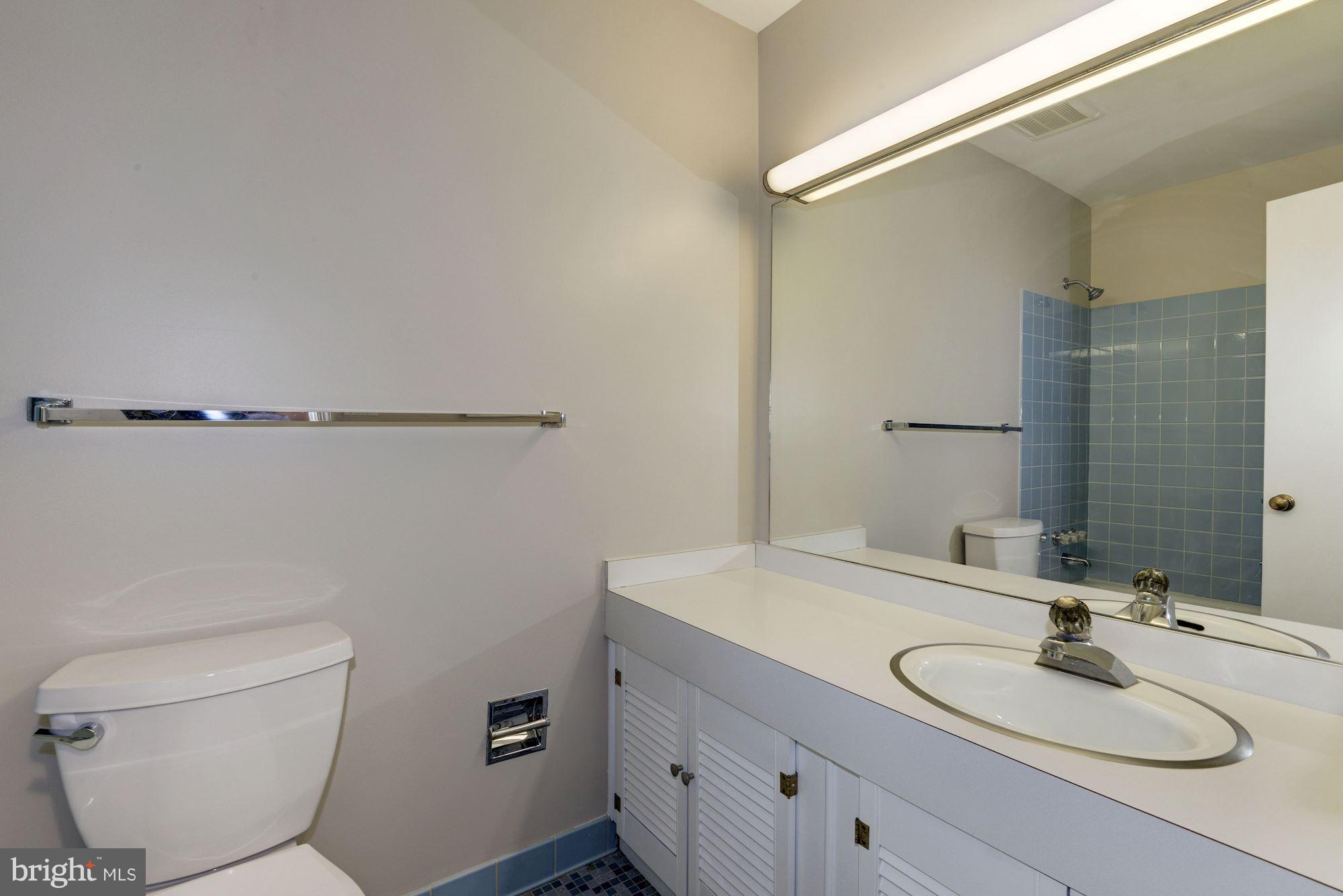 11813 Gregerscroft Road Potomac, MD 20854 - Photo 25 of 30 Bath