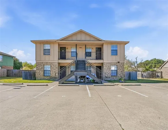$1,275 | 504 Kings Way Drive, Unit C, Mansfield, TX 76063