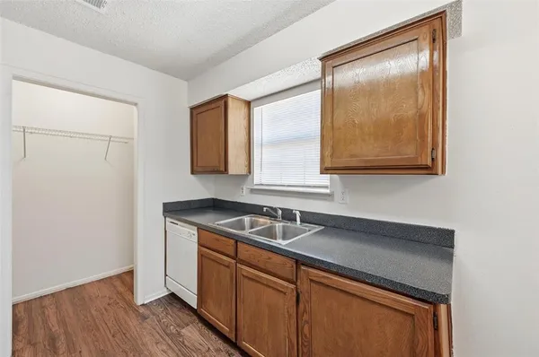 $1,275 | 504 Kings Way Drive, Unit C, Mansfield, TX 76063