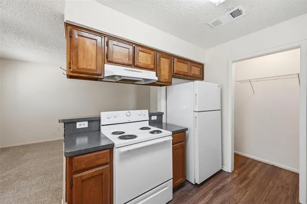 $1,275 | 504 Kings Way Drive, Unit C, Mansfield, TX 76063