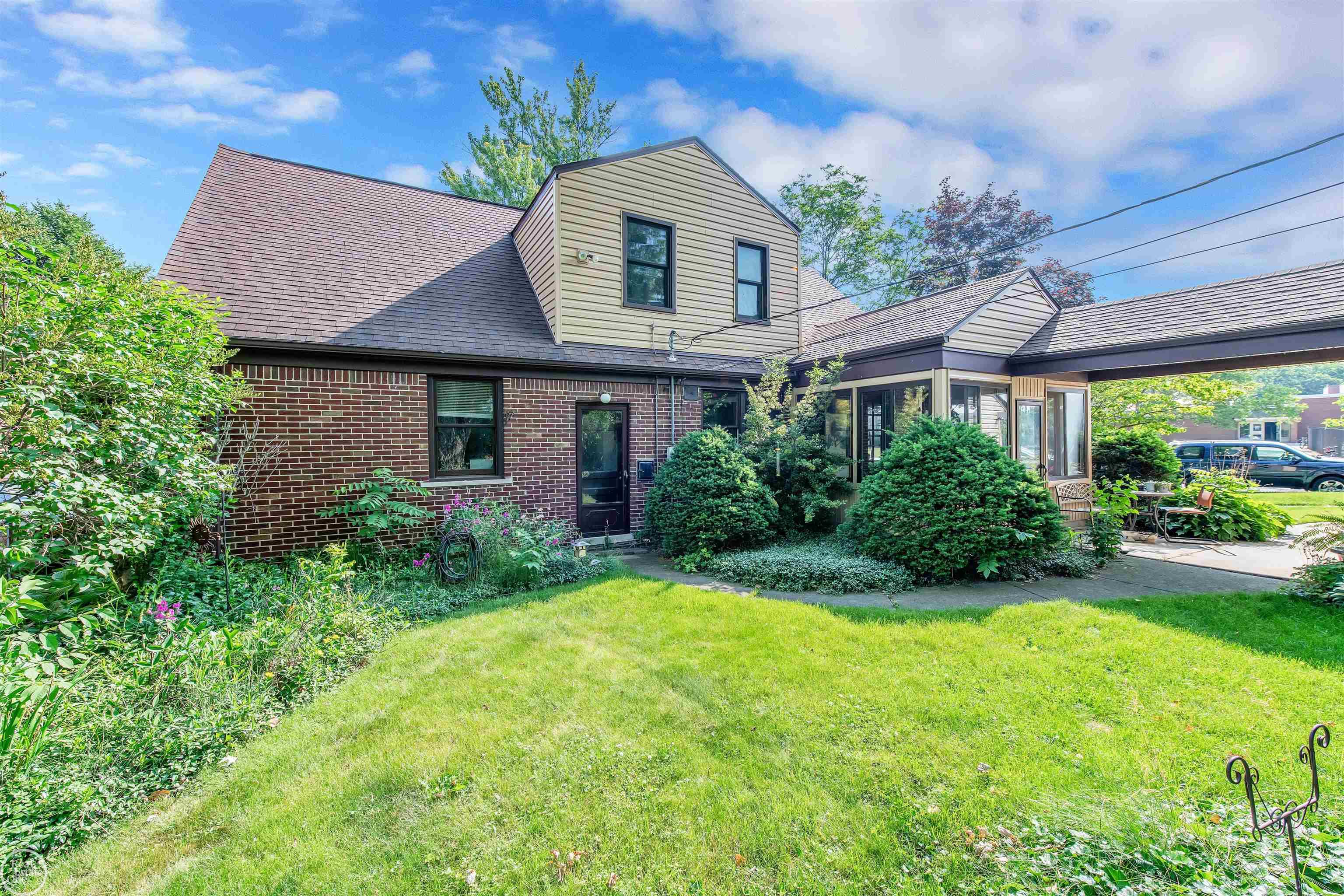 403 Cloverly Road Grosse Pointe, MI 48236 - Photo 26 of 32 50113687-25.JPG