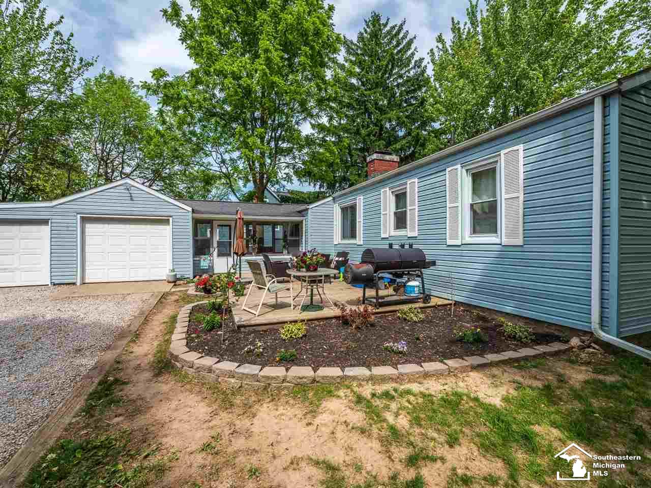 542 Riley Street Dundee, MI 48131 - Photo 4 of 22