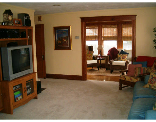 282 Waverly Road North Andover, MA 01845 - Photo 4 of 11 Gallery Image 4