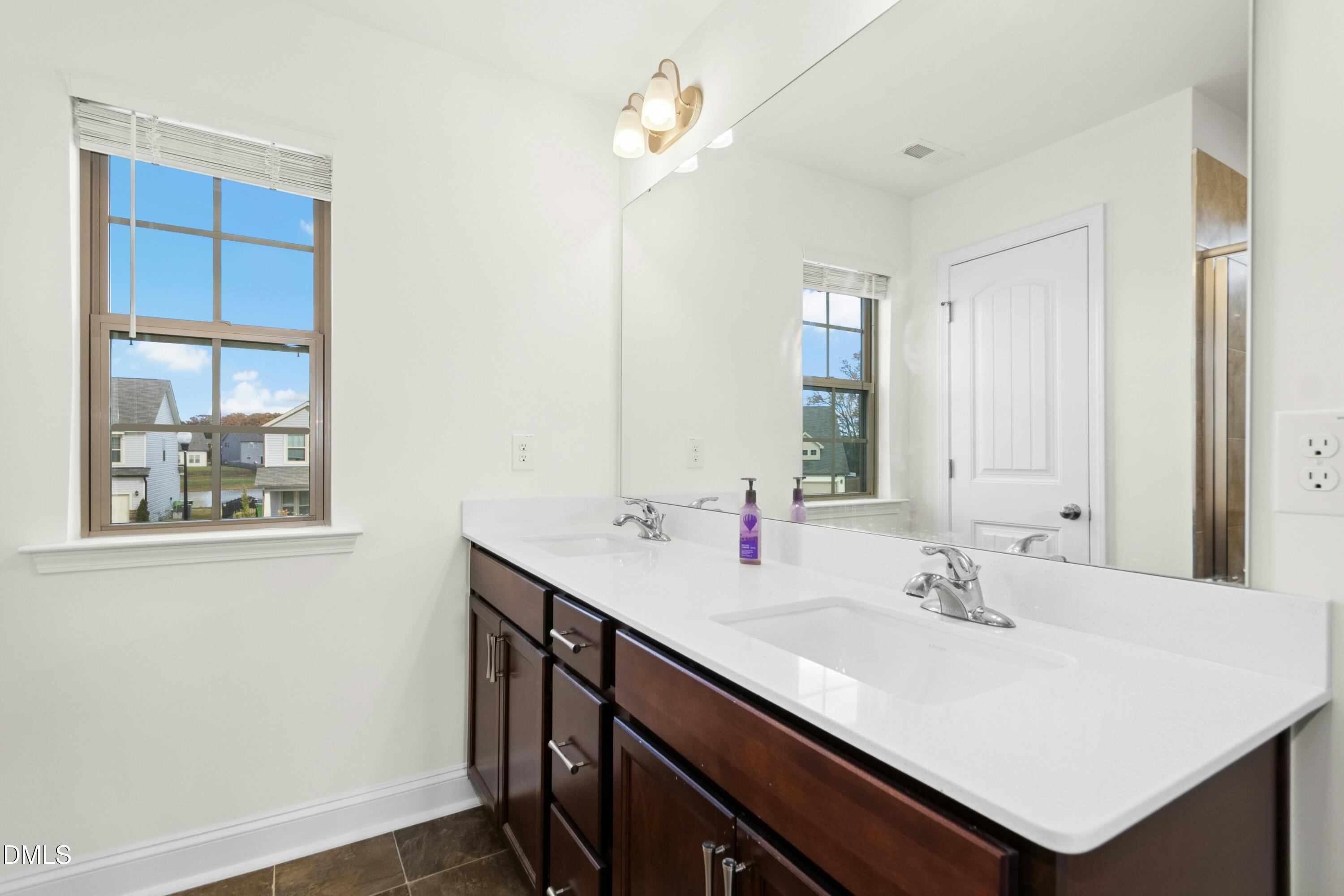 2133 Blue Iris Way Zebulon, NC 27597 - Photo 19 of 33 020-488165-IMG_1464