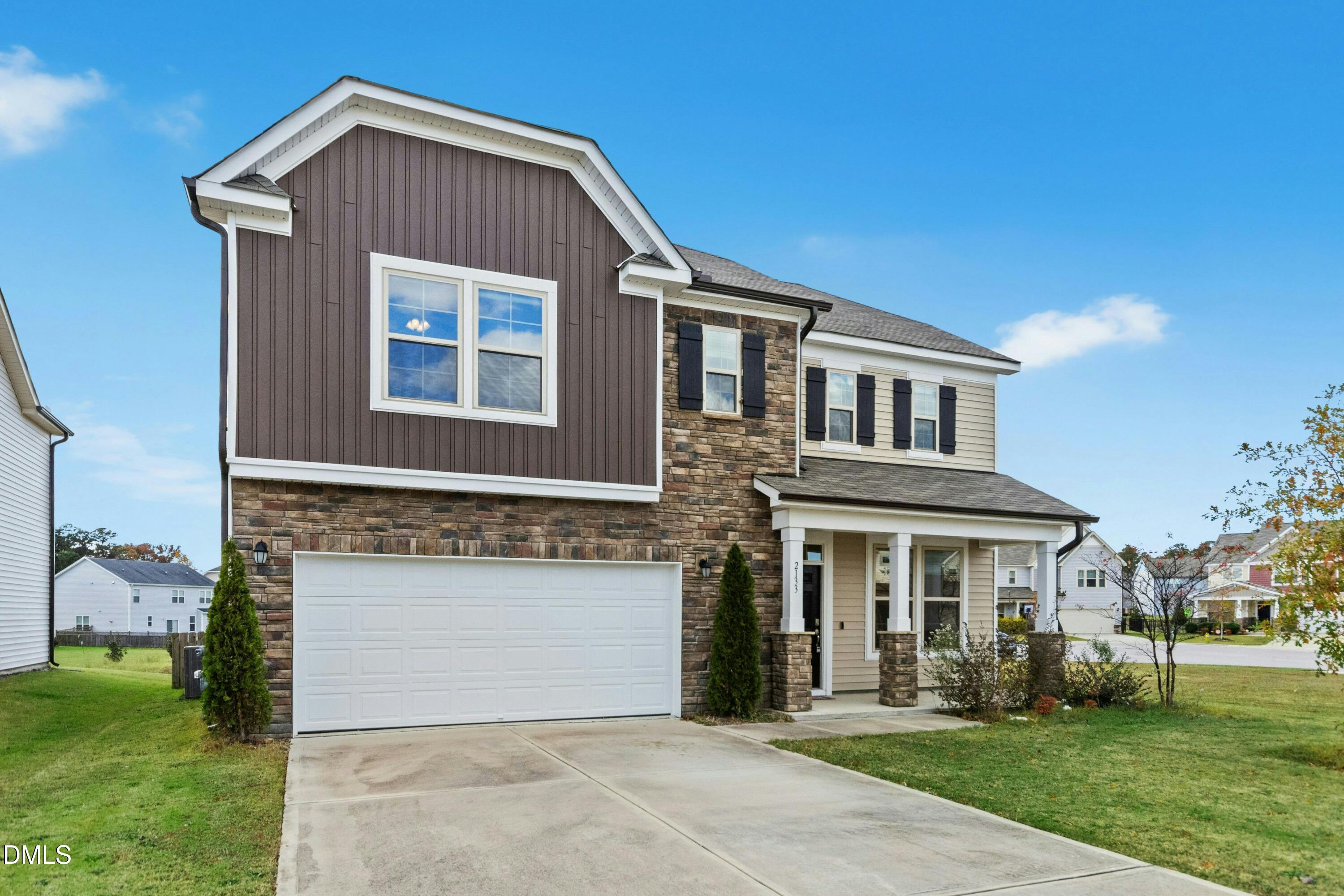 2133 Blue Iris Way Zebulon, NC 27597 - Photo 2 of 33 002-488165-IMG_1339