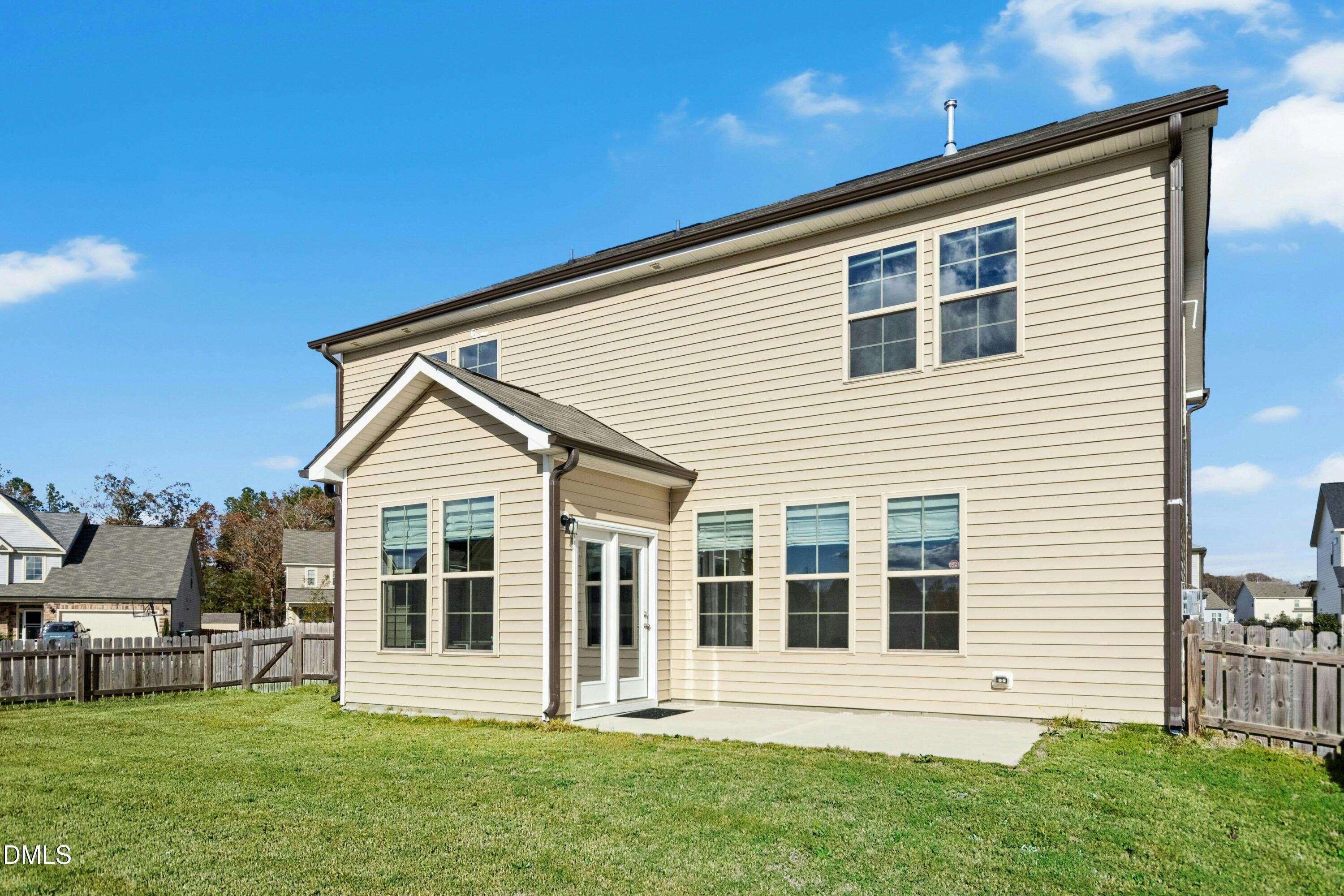 2133 Blue Iris Way Zebulon, NC 27597 - Photo 31 of 33 033-488165-IMG_1558