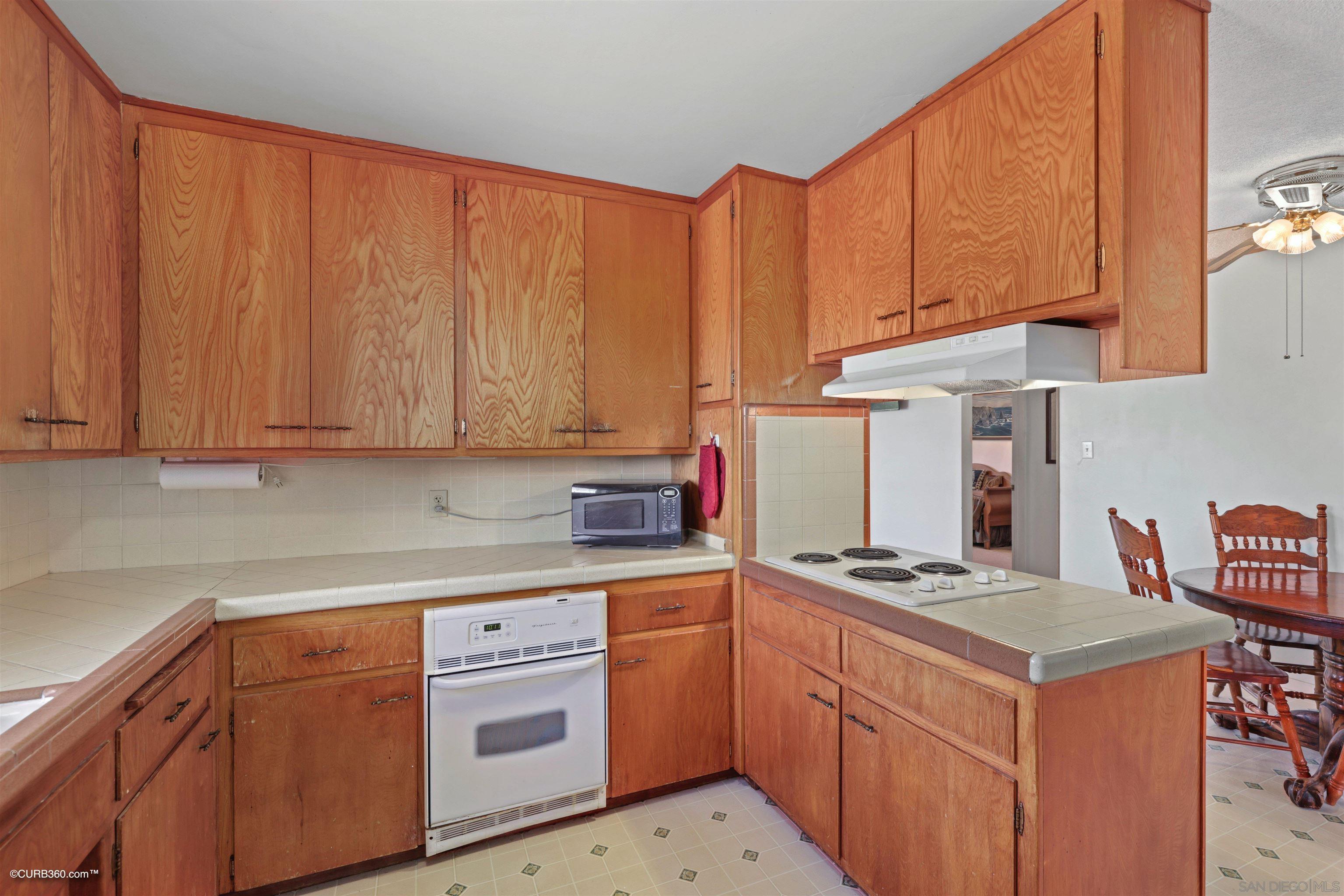 131 Stage Coach Lane Fallbrook, CA 92028 - Photo 9 of 25 Gallery Image 9
