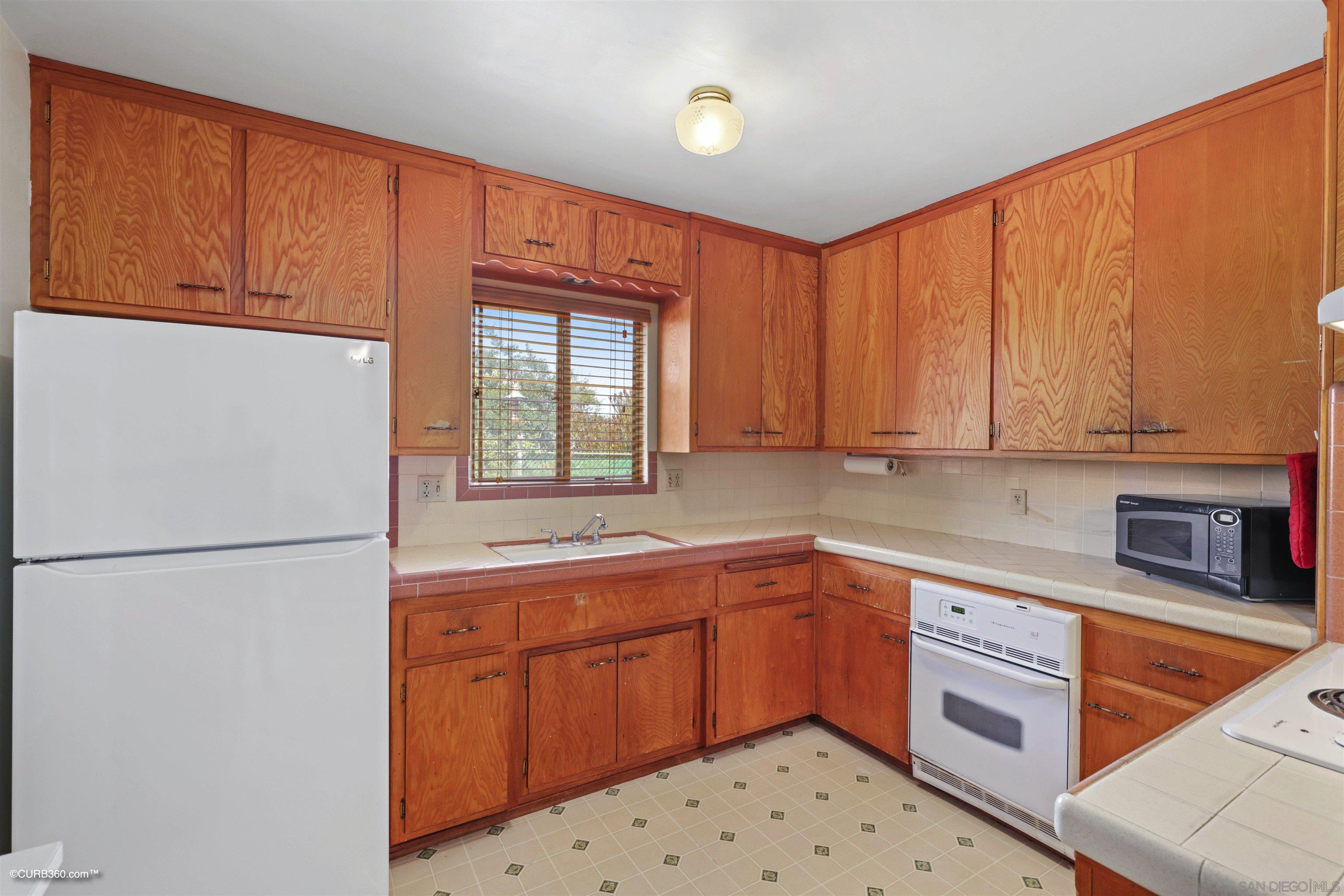 131 Stage Coach Lane Fallbrook, CA 92028 - Photo 10 of 25 Gallery Image 10