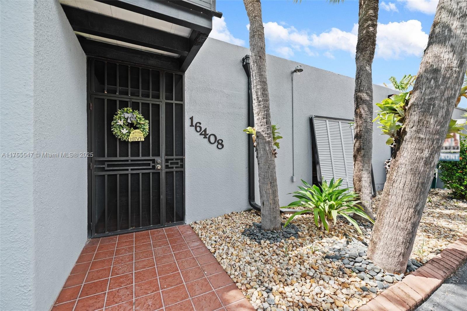 16408 Bridge End Road Miami Lakes, FL 33014 - Photo 4 of 27 Gallery Image 4