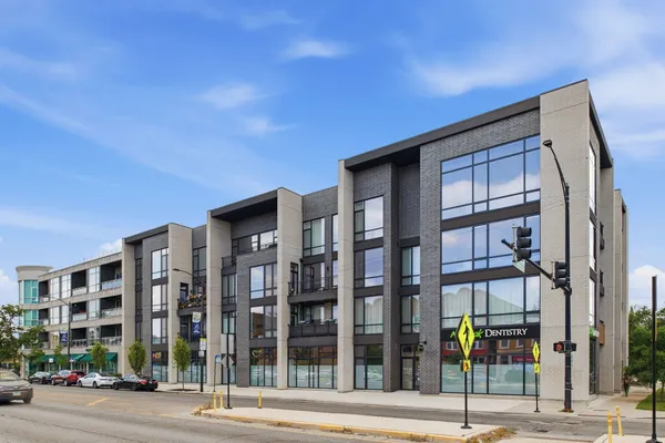 $849,900 | 2405 West Iowa Street, Unit 402, Chicago, IL 60622