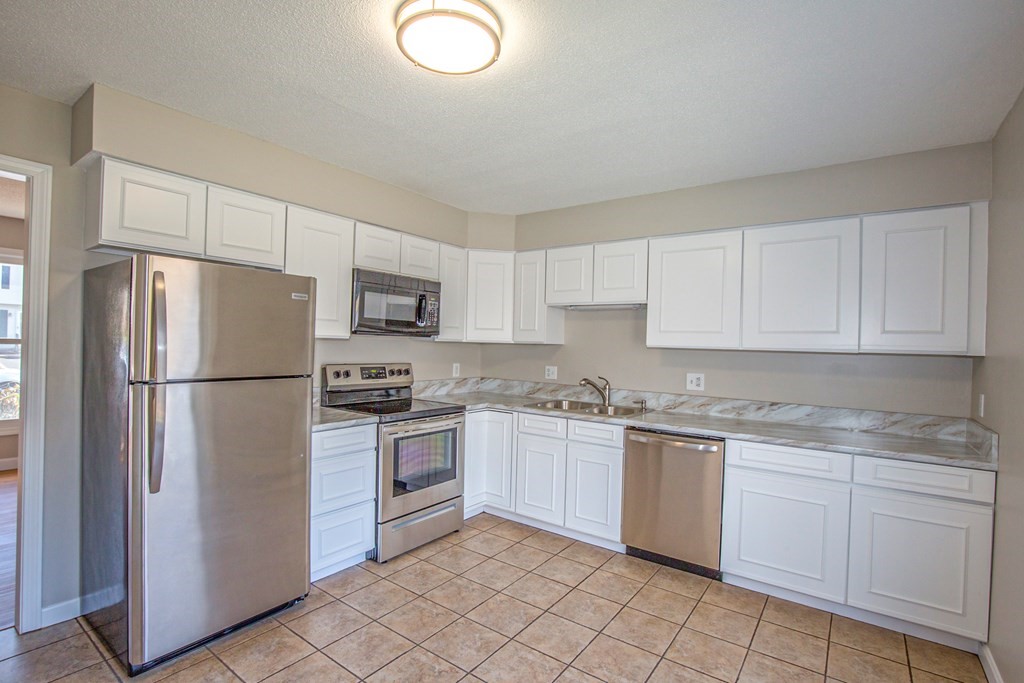 166 Hillside Road, Unit 4 Westfield, MA 01085 - Photo 10 of 31 Gallery Image 10
