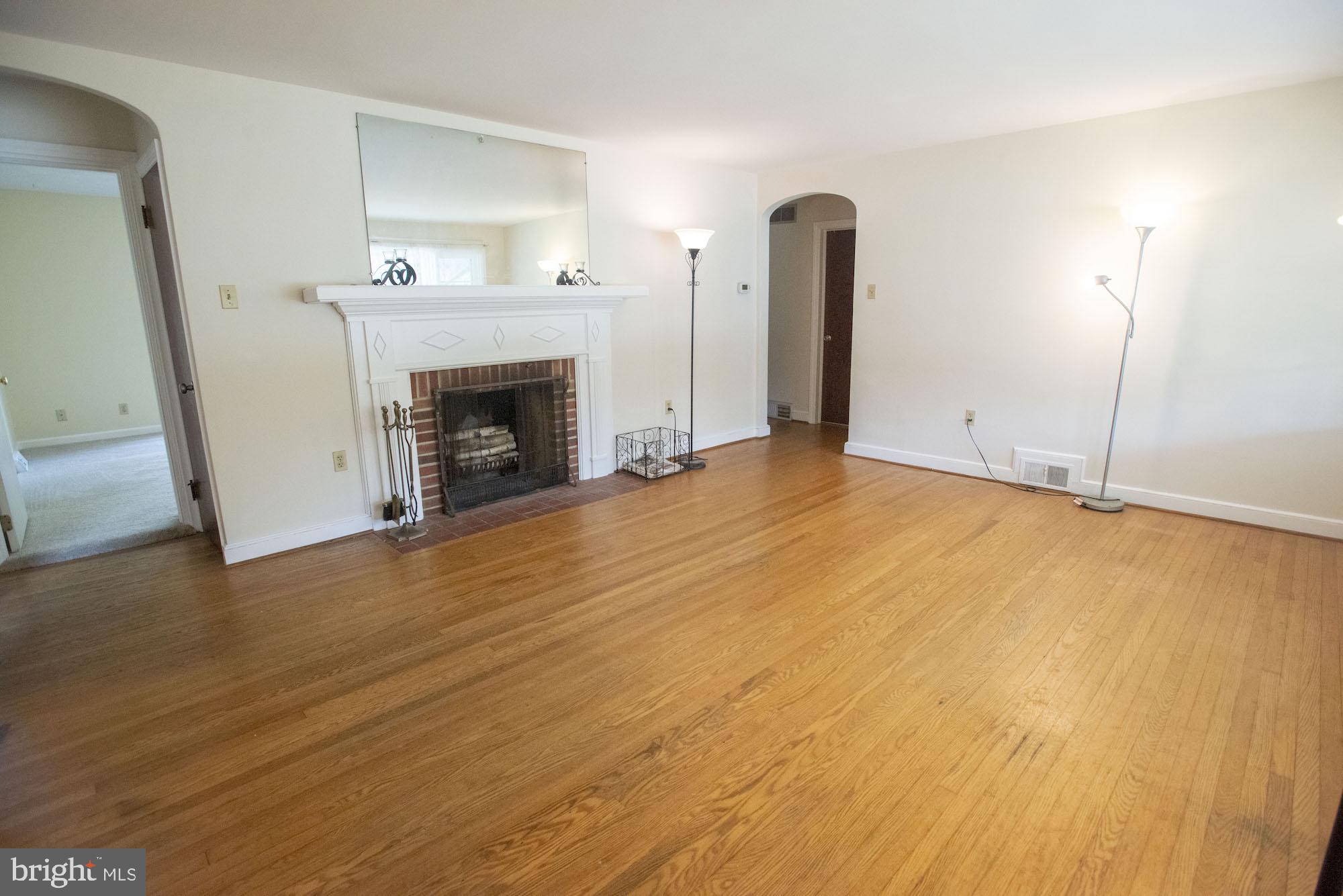 347 Edgehill Road York, PA 17403 - Photo 2 of 19