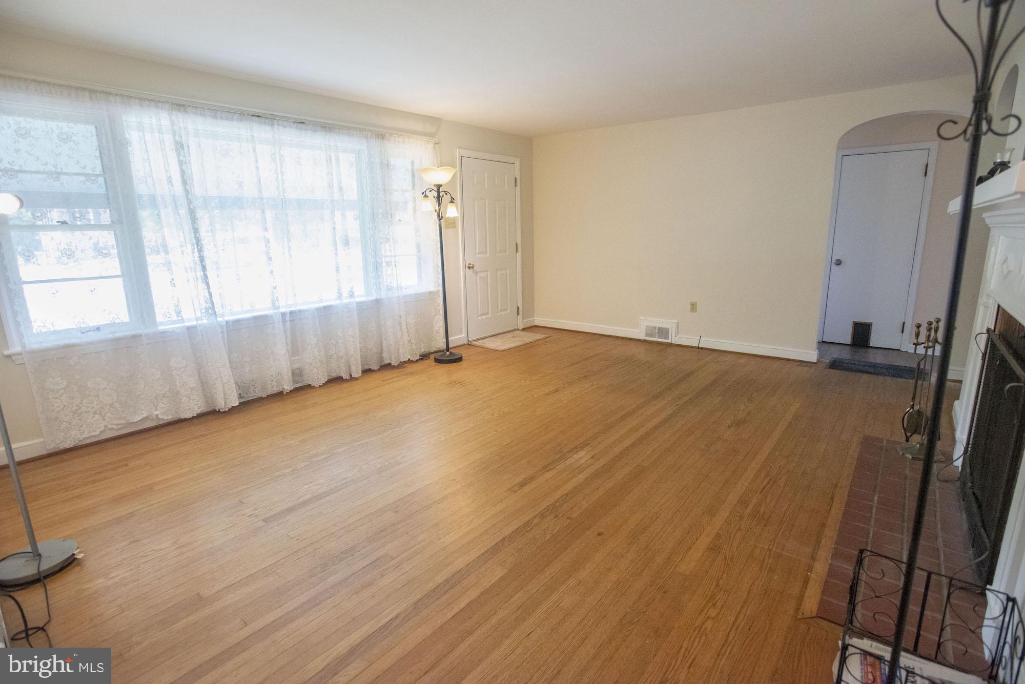 347 Edgehill Road York, PA 17403 - Photo 3 of 19