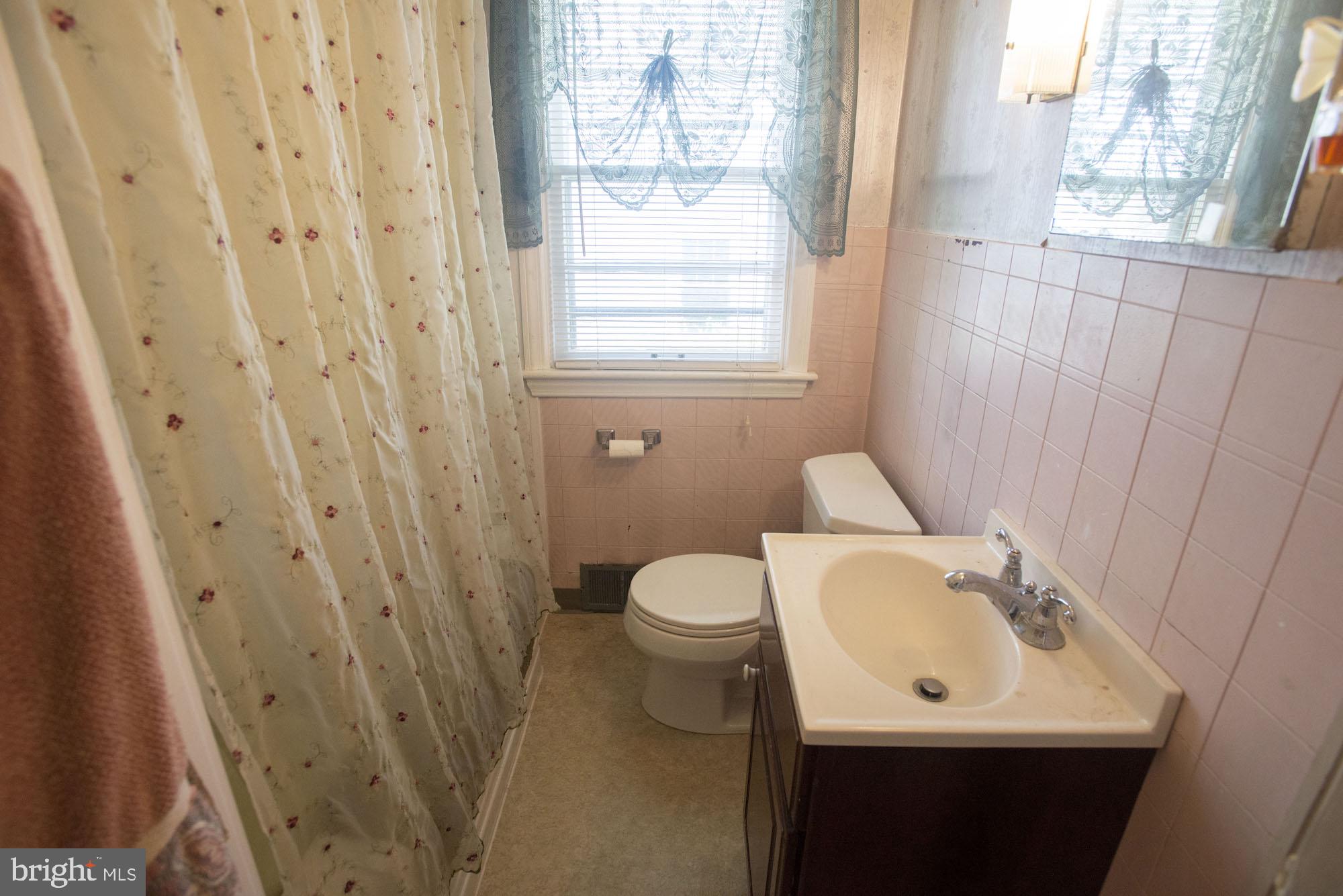 347 Edgehill Road York, PA 17403 - Photo 10 of 19