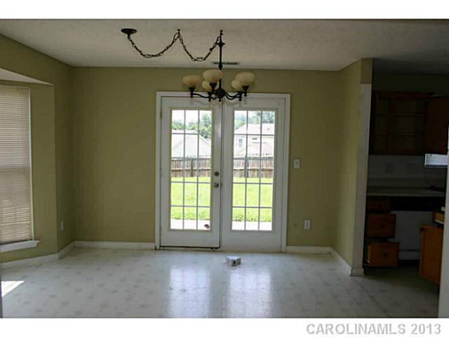 7115 Lowen Road Charlotte, NC 28269 - Photo 4 of 12