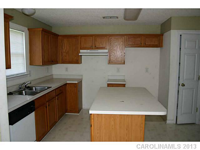 7115 Lowen Road Charlotte, NC 28269 - Photo 5 of 12