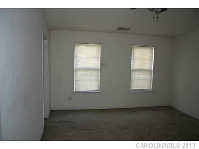 7115 Lowen Road Charlotte, NC 28269 - Photo 9 of 12