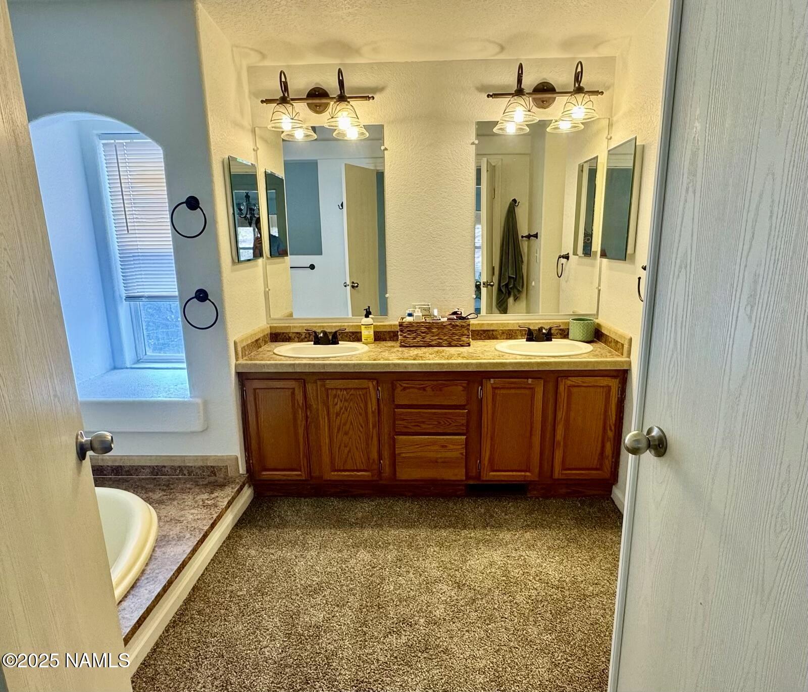 6083 North Joshua Tree Road Williams, AZ 86046 - Photo 17 of 40 a bathroom with a tub sink and mirror