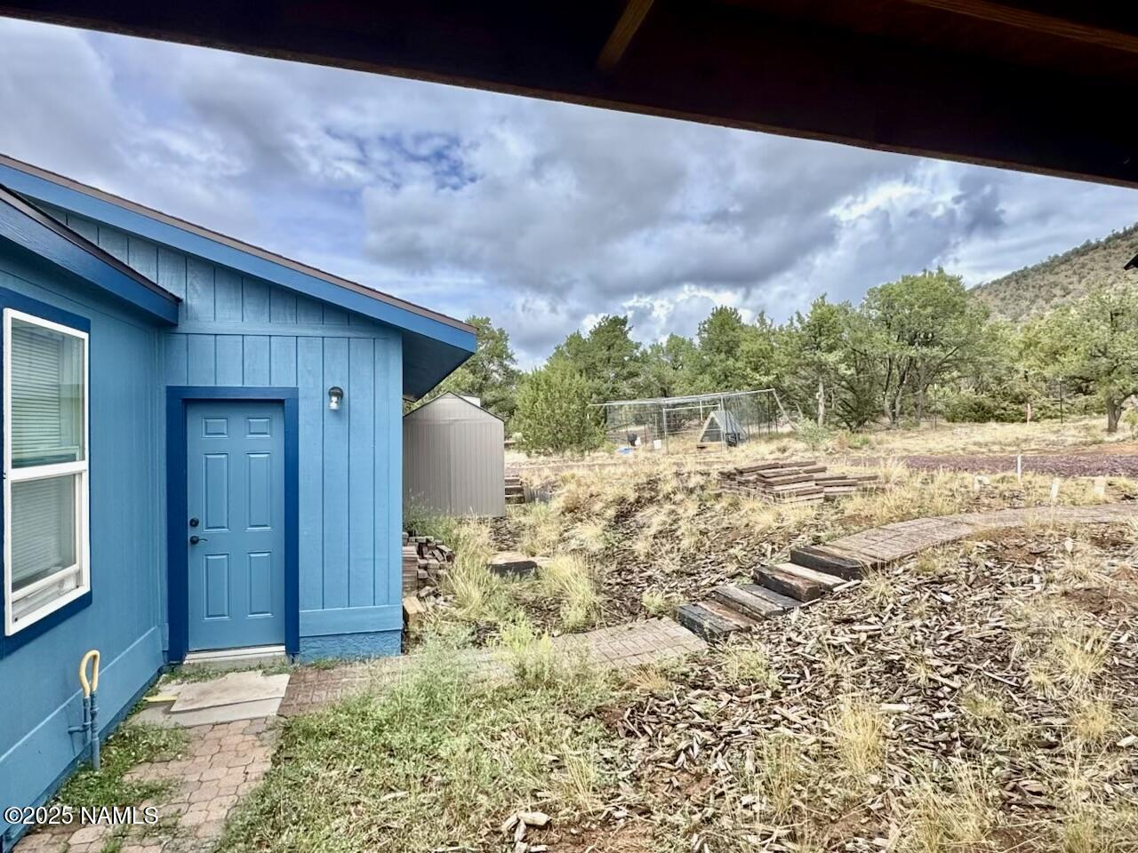 6083 North Joshua Tree Road Williams, AZ 86046 - Photo 33 of 40 a view of a backyard of the house
