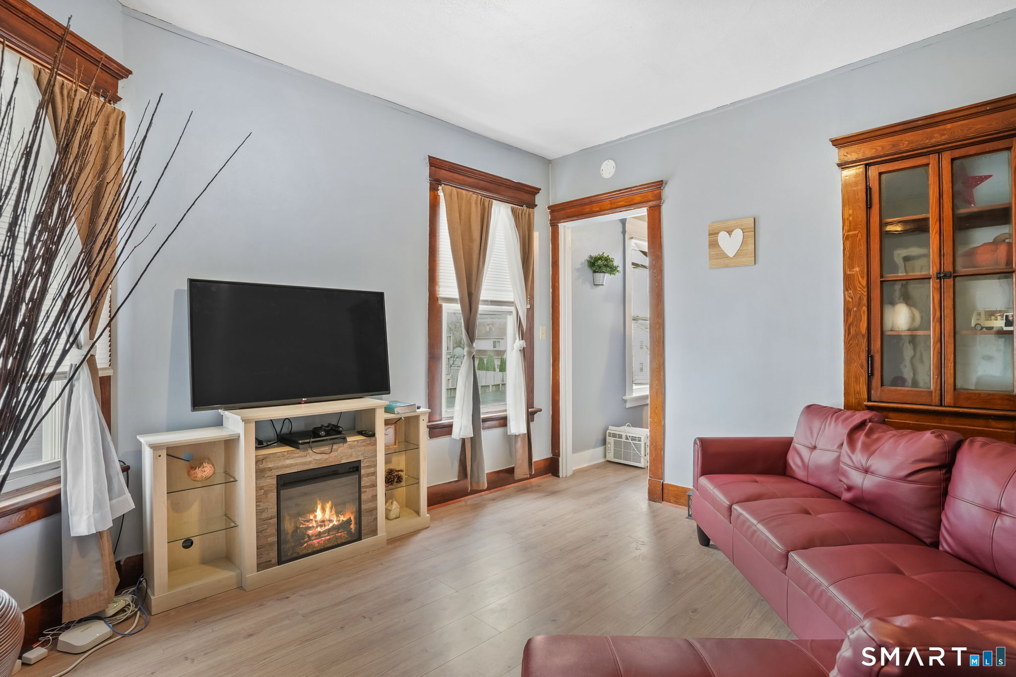 36 Maltby Place New Haven, CT 06513 - Photo 5 of 38 a living room with furniture and a flat screen tv