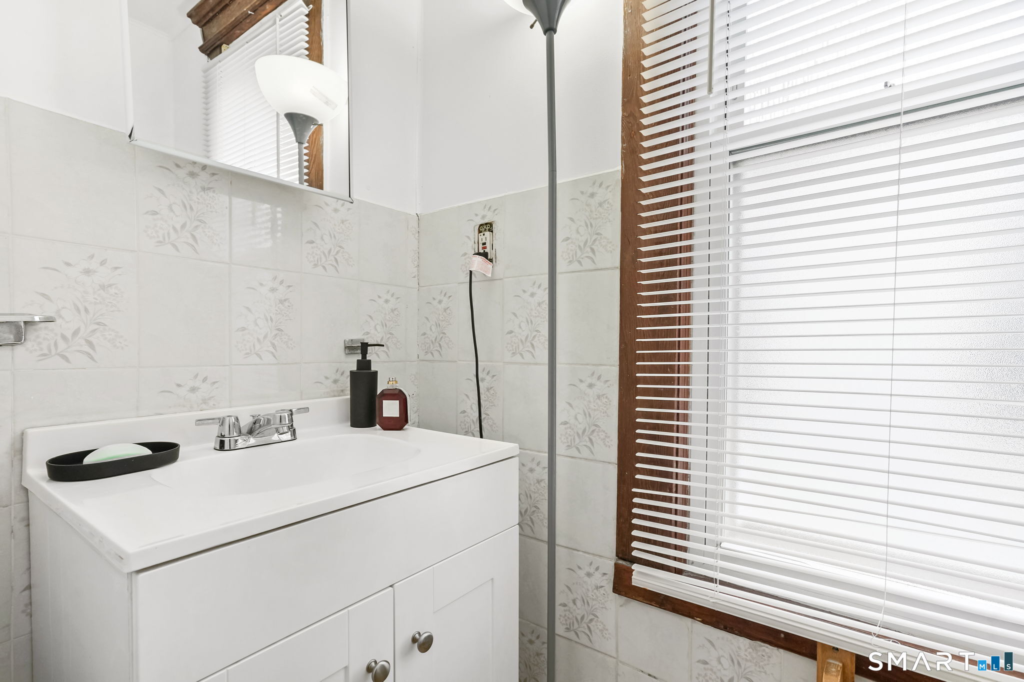 36 Maltby Place New Haven, CT 06513 - Photo 10 of 38 a bathroom with a sink and a vanity