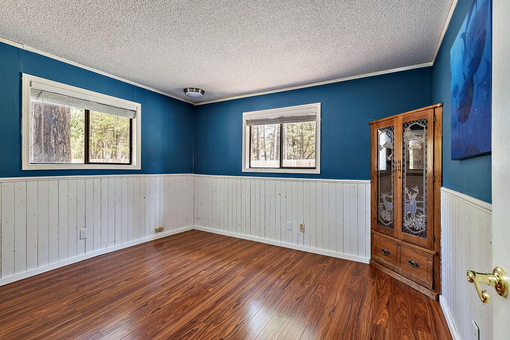 2036 Pleasant Creek Road Rogue River, OR 97537 - Photo 25 of 39 Second Bedroom