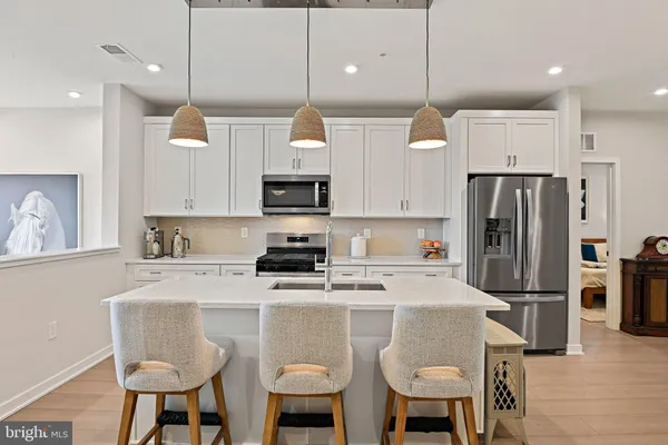 $600,000 | 14433 Gln Mnr Drive, Unit 602, Chantilly, VA 20151