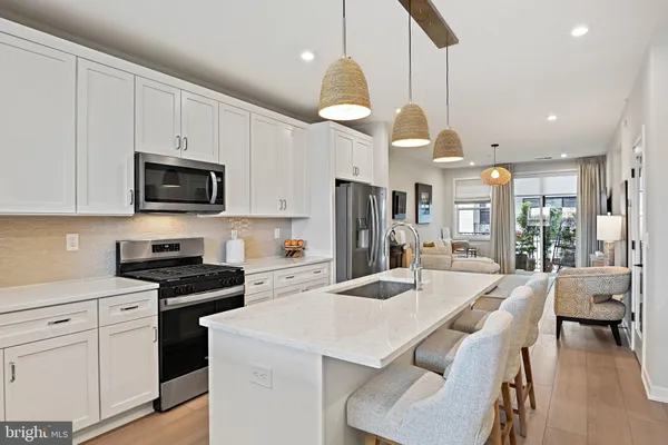 $600,000 | 14433 Gln Mnr Drive, Unit 602, Chantilly, VA 20151