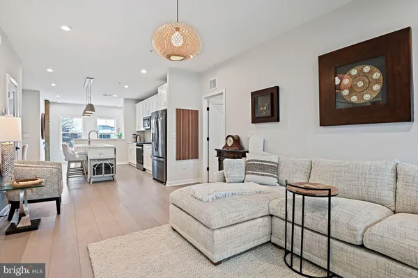 $600,000 | 14433 Gln Mnr Drive, Unit 602, Chantilly, VA 20151