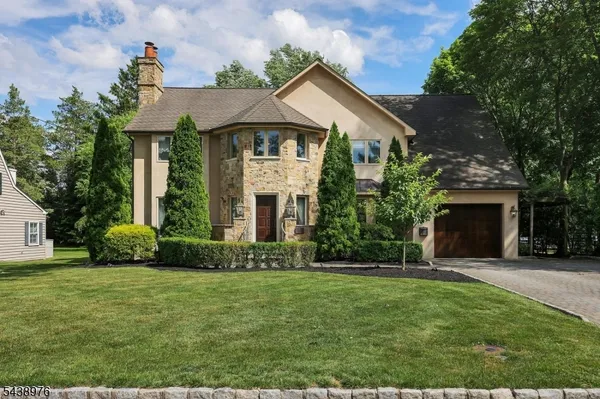 $1,899,000 | 2 Estelle Place, Cranford, NJ 07016