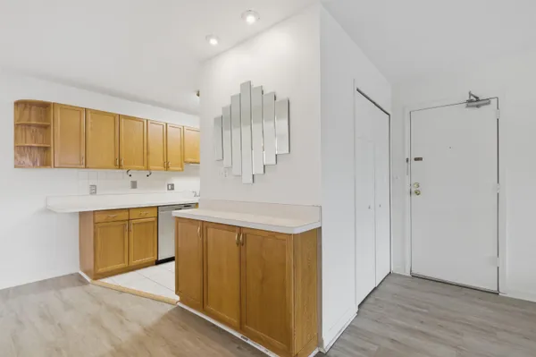 $2,000 | 1235 South Maple Road, Unit 201, Ann Arbor, MI 48103