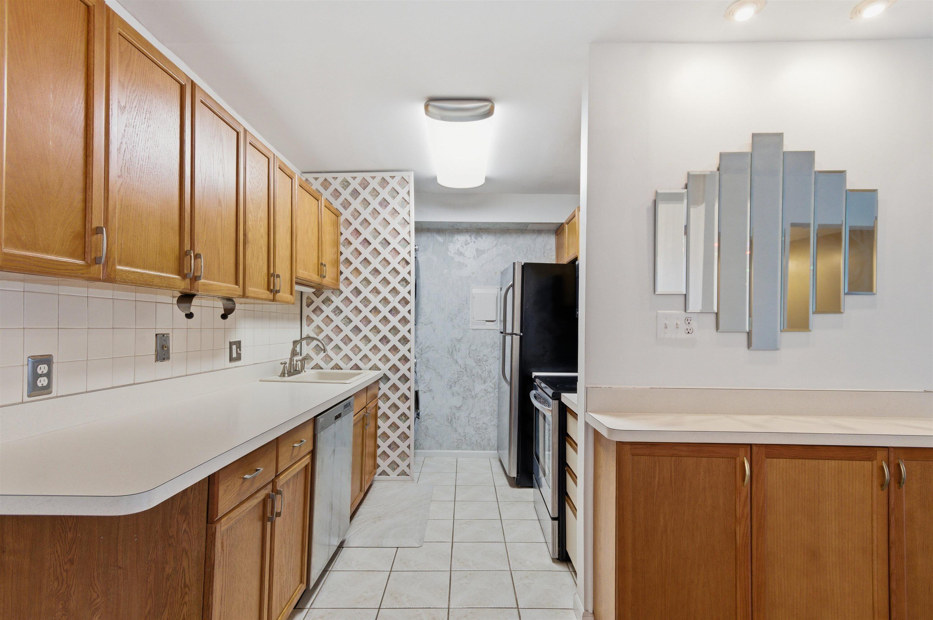 1235 South Maple Road, Unit 201 Ann Arbor, MI 48103 - Photo 12 of 35 13-14