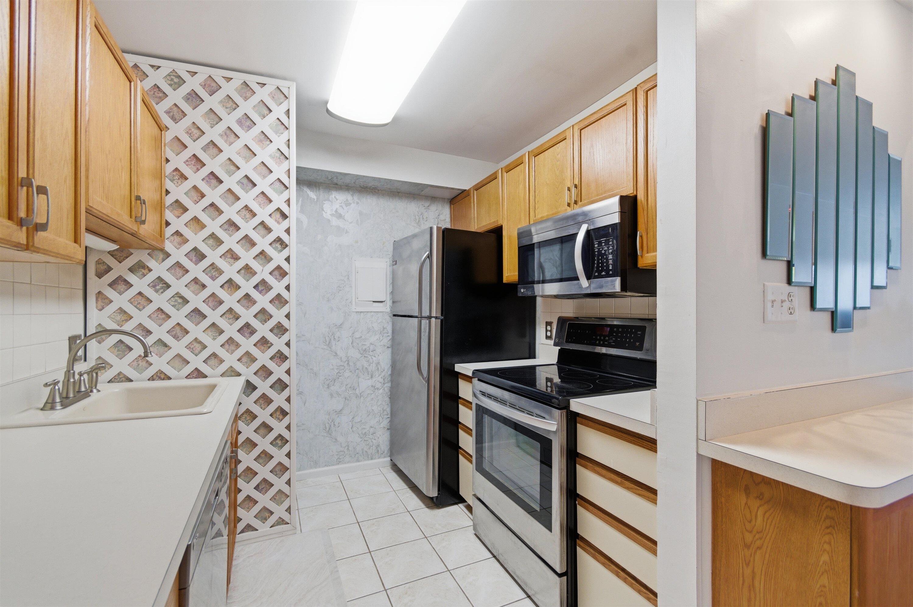 1235 South Maple Road, Unit 201 Ann Arbor, MI 48103 - Photo 14 of 35 15-16