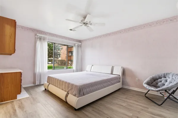 $2,000 | 1235 South Maple Road, Unit 201, Ann Arbor, MI 48103