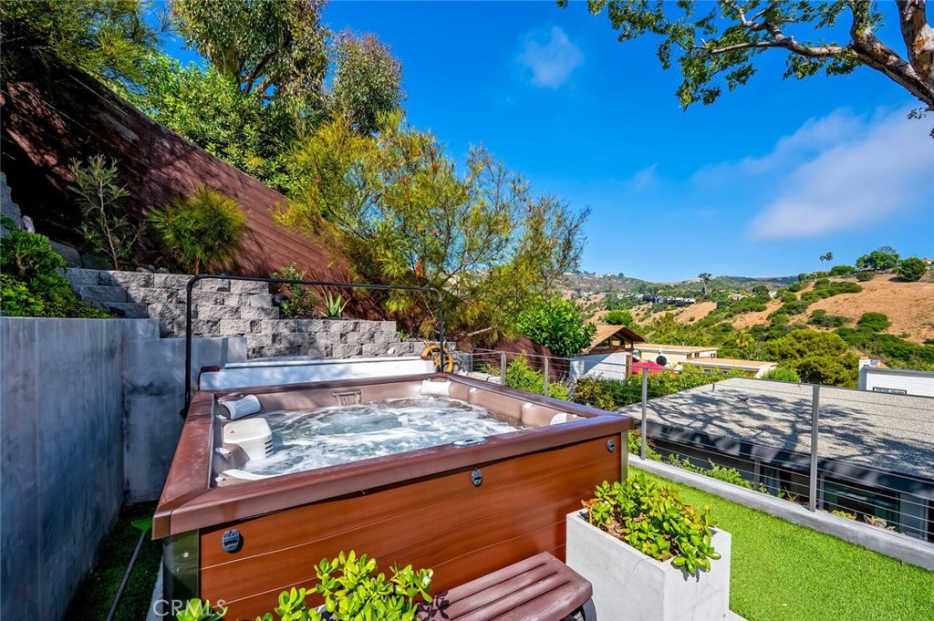 1340 Cerritos Drive Laguna Beach, CA 92651 - Photo 42 of 46