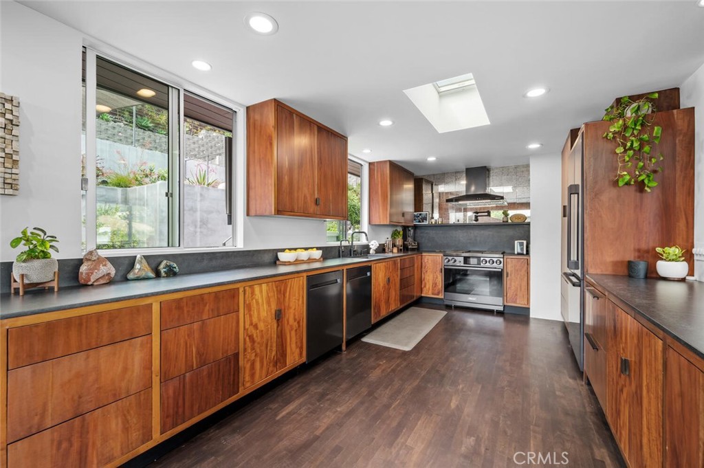 1340 Cerritos Drive Laguna Beach, CA 92651 - Photo 10 of 46