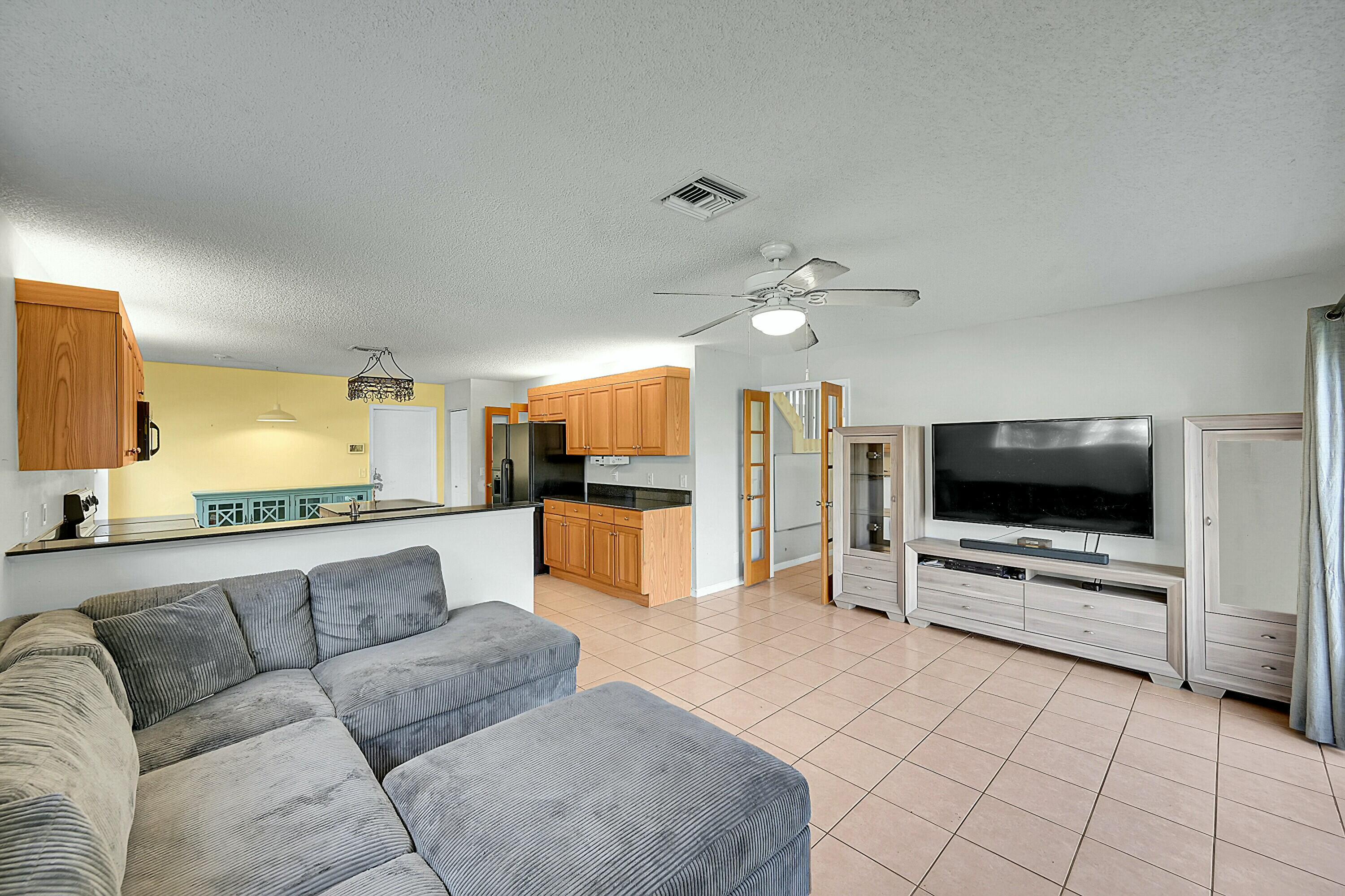 106 East Lee Road Delray Beach, FL 33445 - Photo 18 of 57 Family Room