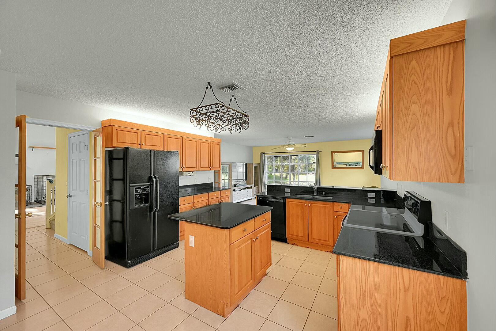106 East Lee Road Delray Beach, FL 33445 - Photo 22 of 57 Kitchen