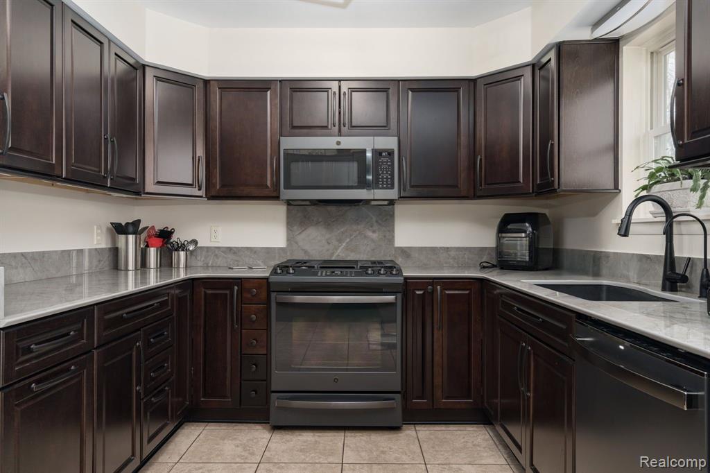 8660 West Sargent Road Fowlerville, MI 48836 - Photo 9 of 48 Gallery Image 9