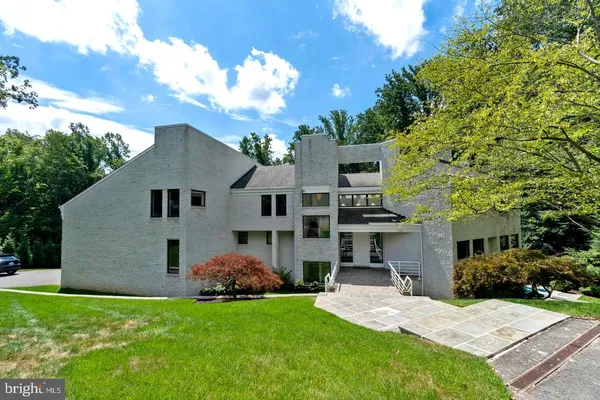 $2,899,500 | 7545 Potomac Fall Road, McLean, VA 22102