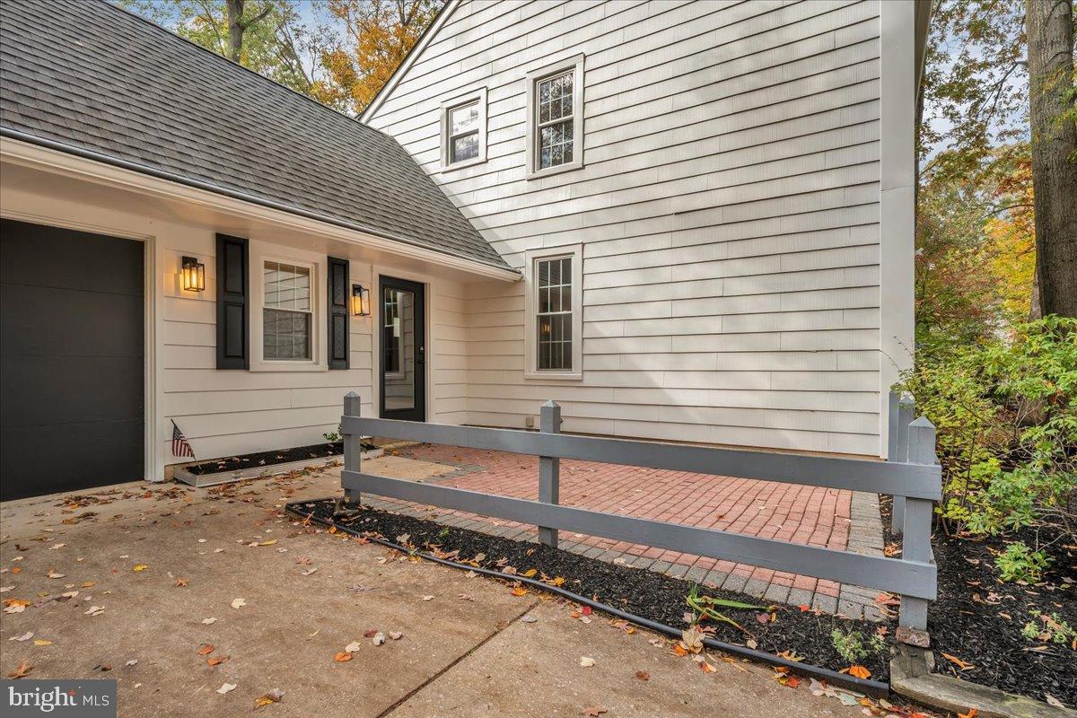16 Doncaster Road Cherry Hill, NJ 08003 - Photo 7 of 43 Charming entryway with modern appeal.