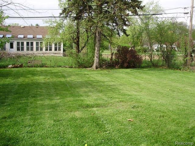 4110 Grandview Road Royal Oak, MI 48073 - Photo 21 of 21 Yard.JPG