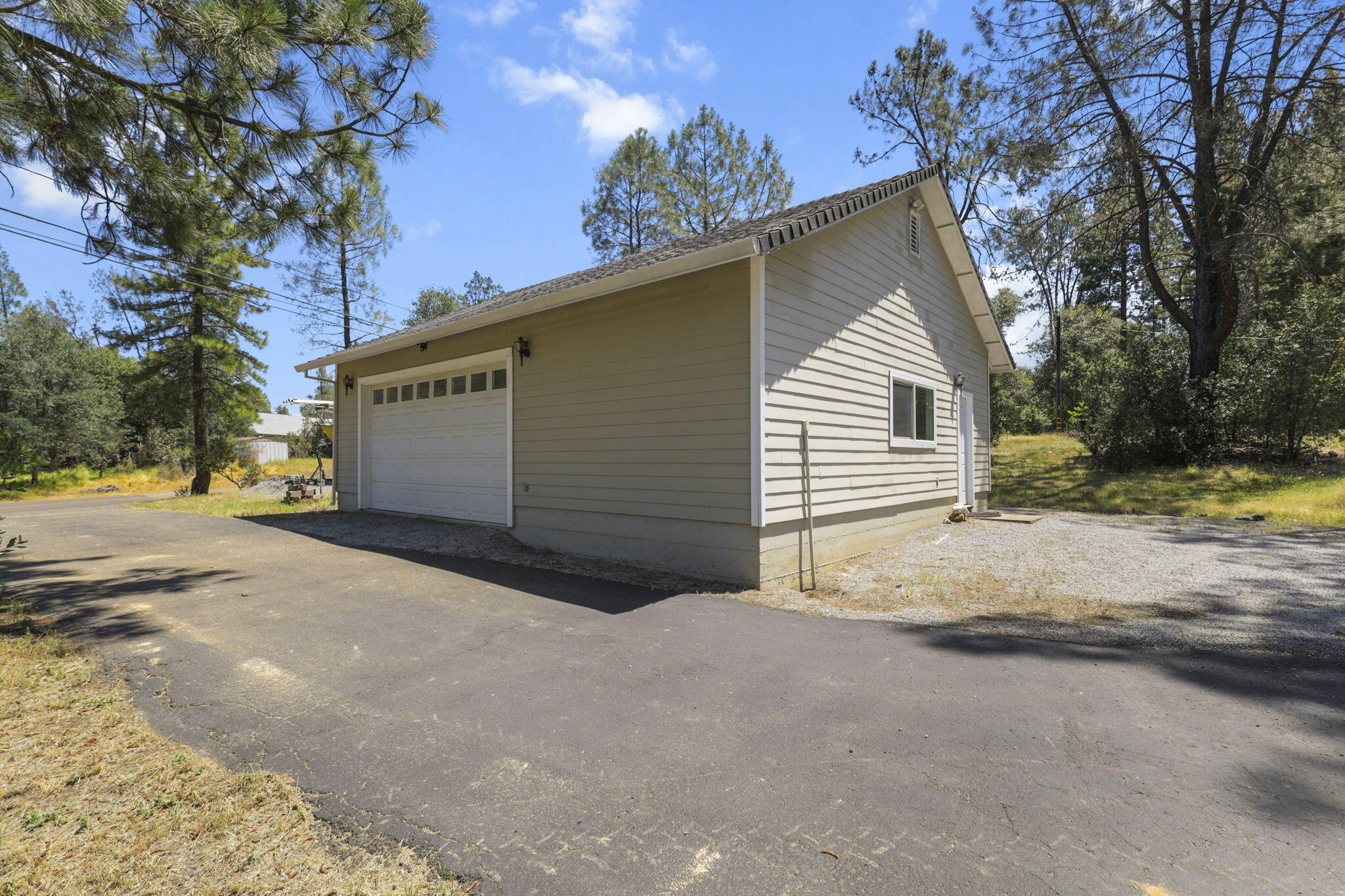 17717 Walker Mine Road Redding, CA 96003 - Photo 4 of 50 63-web-or-mls-LZ0A1190