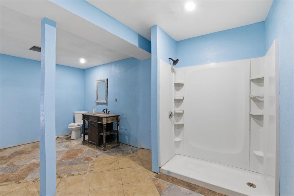 1703 Navaro Street Dallas, TX 75208 - Photo 13 of 28 a view of a hallway with seating area