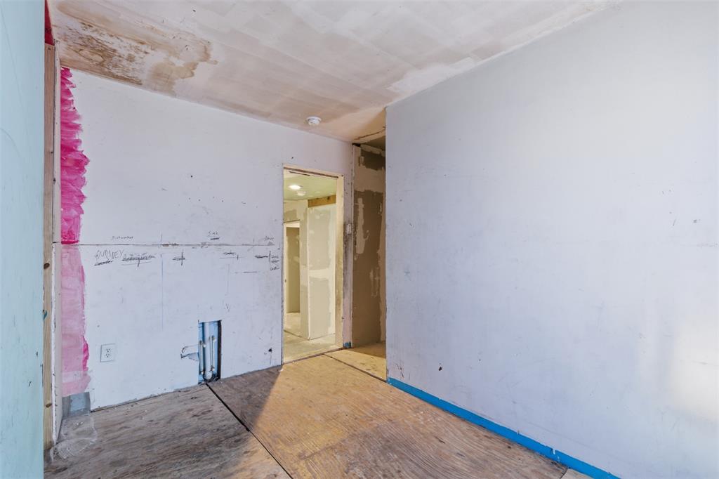 1703 Navaro Street Dallas, TX 75208 - Photo 17 of 28 a view of an empty room