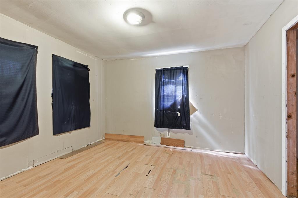 1703 Navaro Street Dallas, TX 75208 - Photo 20 of 28 a view of empty room with wooden floor and fan
