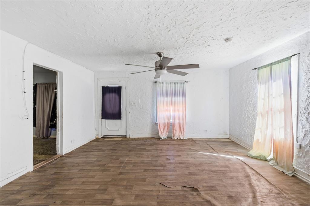 1703 Navaro Street Dallas, TX 75208 - Photo 24 of 28 a view of an empty room with a window