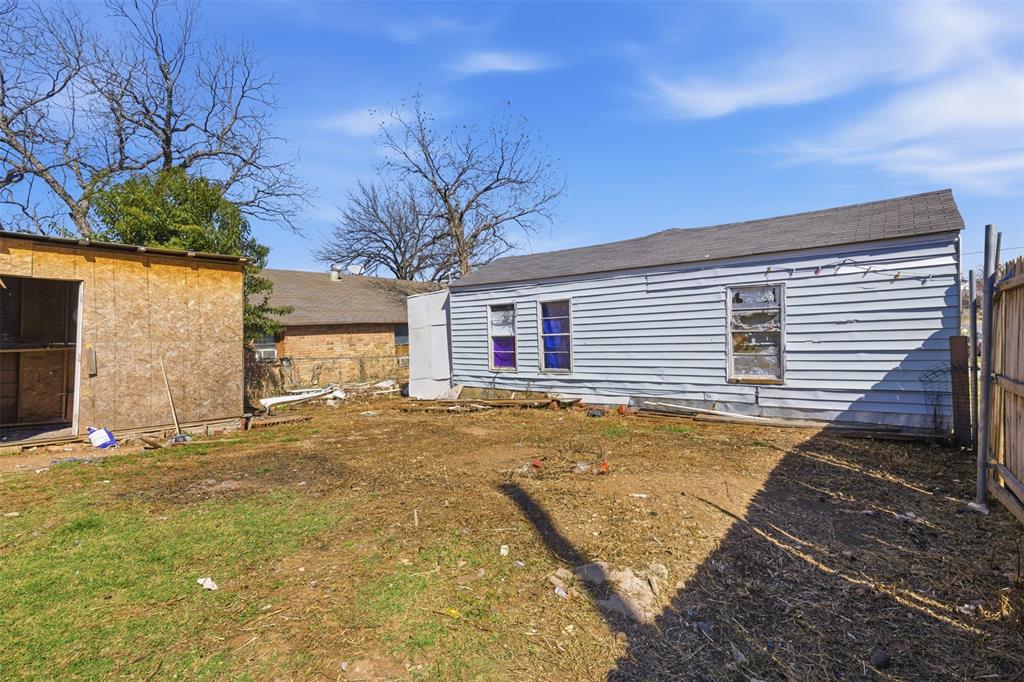 1703 Navaro Street Dallas, TX 75208 - Photo 25 of 28 a front view of a house with a yard and garage